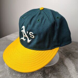 Vintage OAKLAND ATHLETICS Hat Fitted 7 5/8 Green USA Made New Era MLB